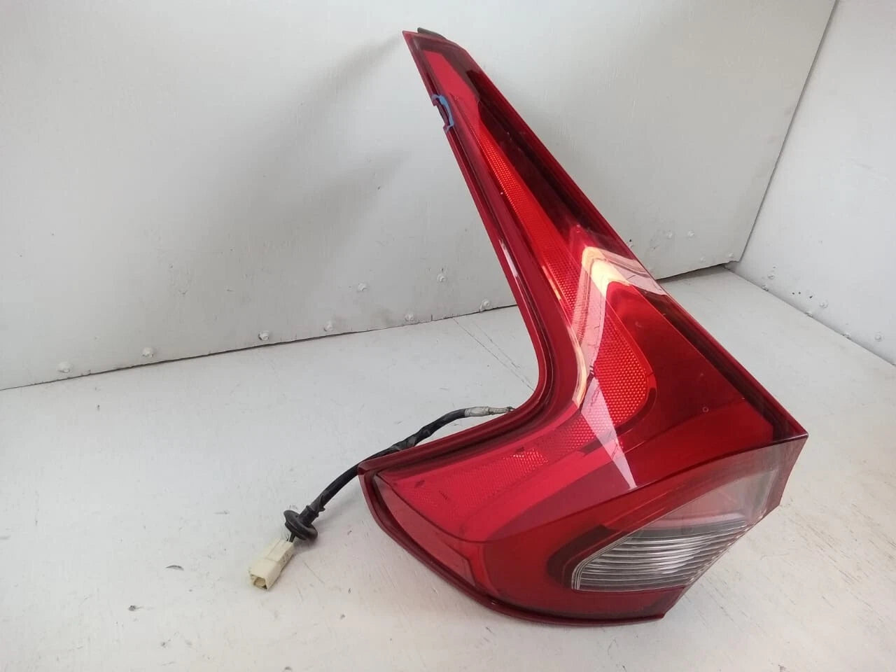 2018-2020 MITSUBISHI ECLIPSE CROSS TAIL LIGHT REAR LAMP LEFT DRIVER SIDE 8330B014