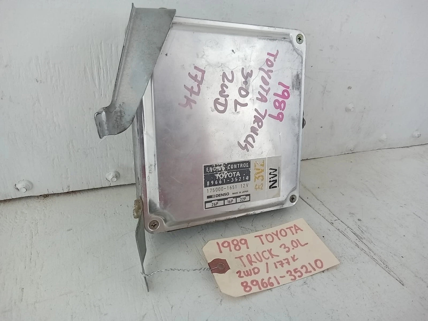 1989 TOYOTA PICKUP TRUCK 3.0L ENGINE COMPUTER CONTROL MODULE ECU ECM 89661-35210
