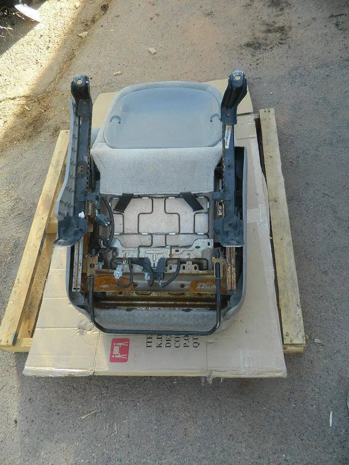 TOYOTA SIENNA FRONT RIGHT PASSENGER SEAT - FABRIC WITHOUT AIRBAG