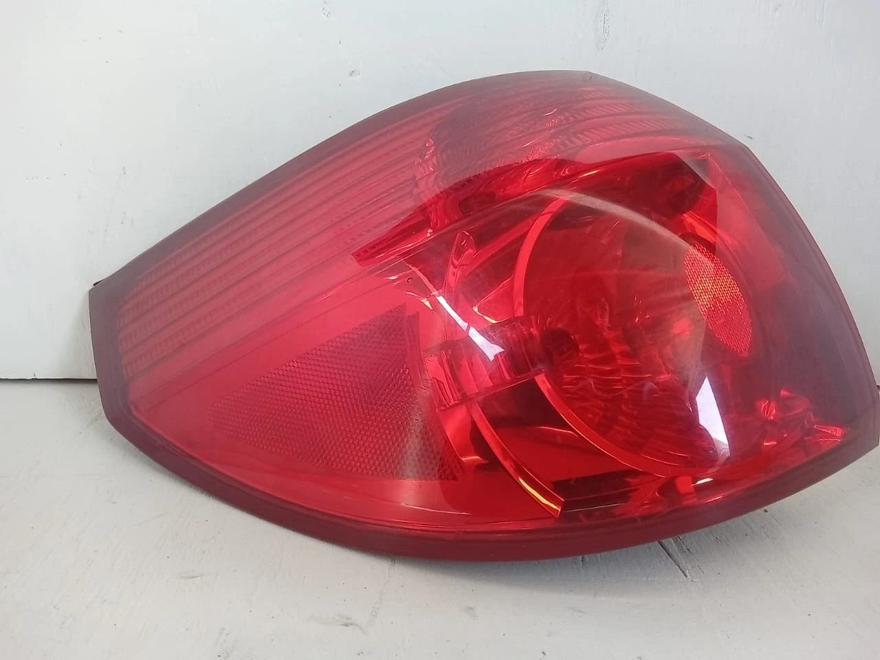 2006-2010 TOYOTA SIENNA TAIL LIGHT REAR LAMP LEFT DRIVER SIDE 81560AE020