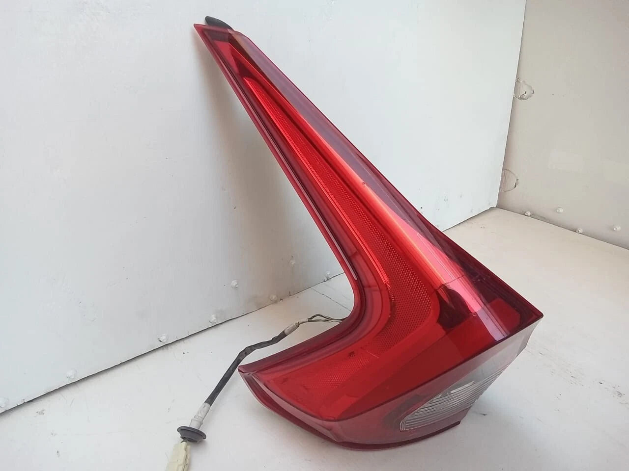 2018-2020 MITSUBISHI ECLIPSE CROSS TAIL LIGHT REAR LAMP LEFT DRIVER SIDE 8330B014