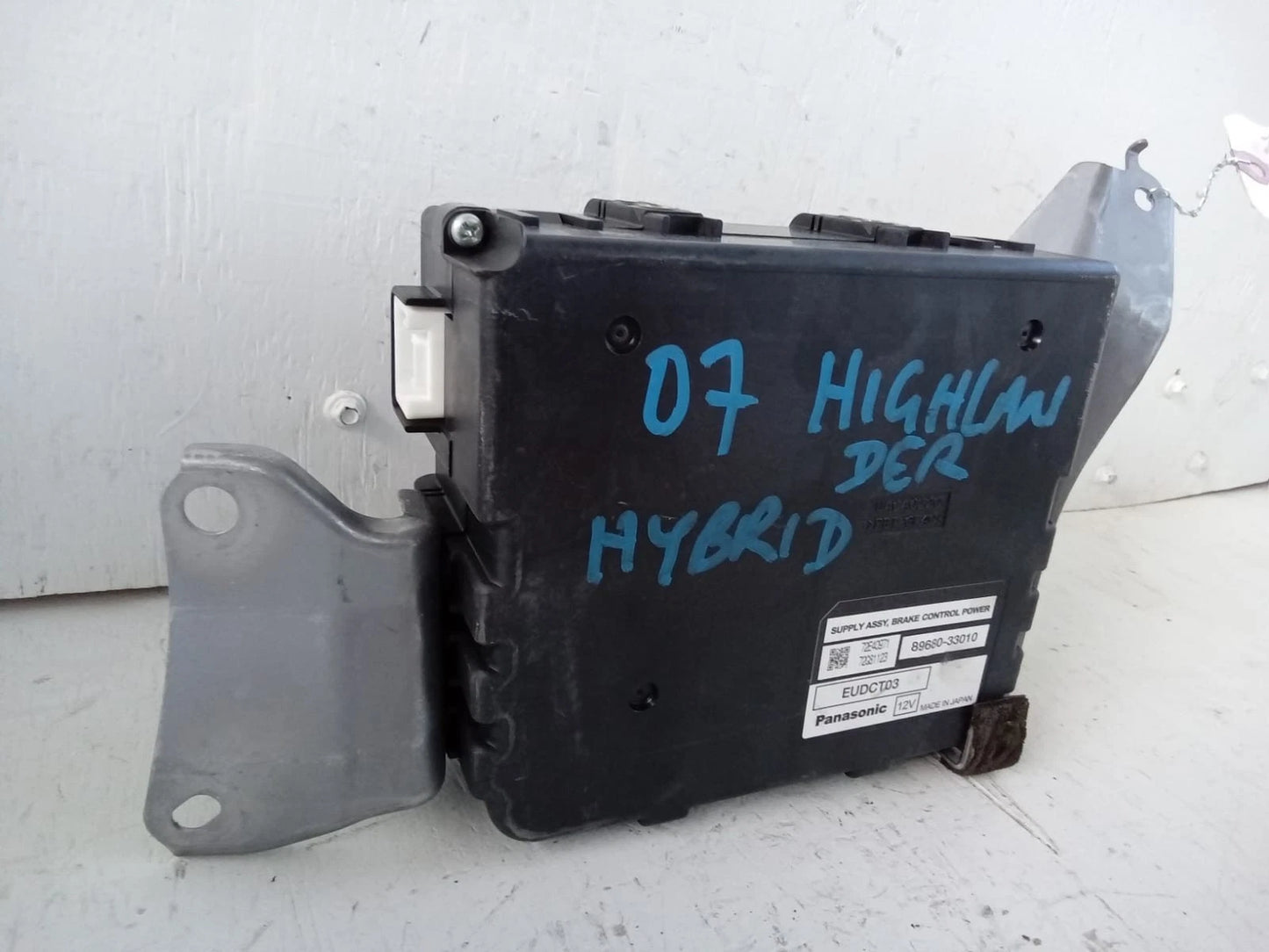 2006-2013 TOYOTA HIGHLANDER CAMRY BRAKE CONTROL POWER SUPPLY MODULE 89680-33010