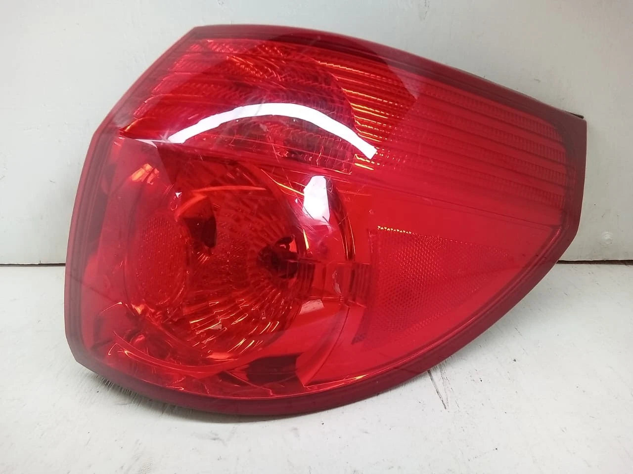 2006-2010 TOYOTA SIENNA TAIL LIGHT REAR LAMP RIGHT PASSENGER SIDE 81550AE020