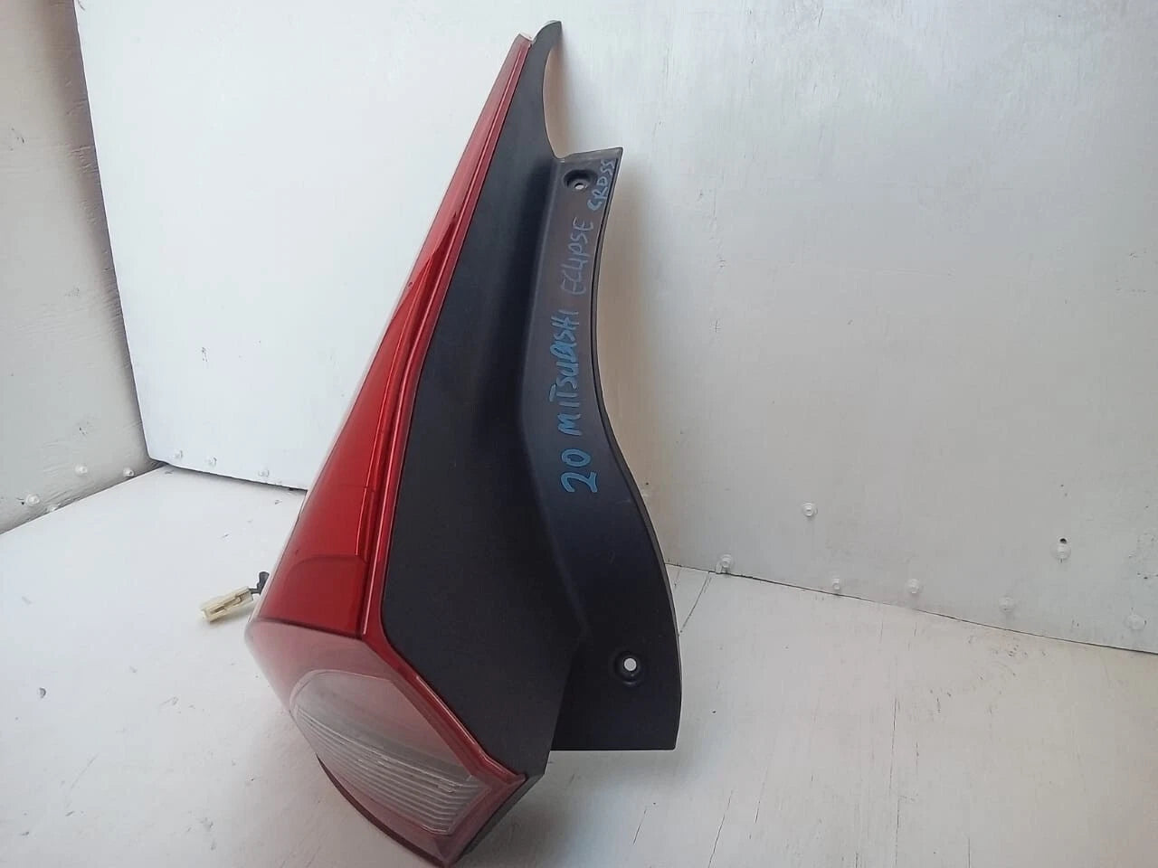 2018-2020 MITSUBISHI ECLIPSE CROSS TAIL LIGHT REAR LAMP LEFT DRIVER SIDE 8330B014