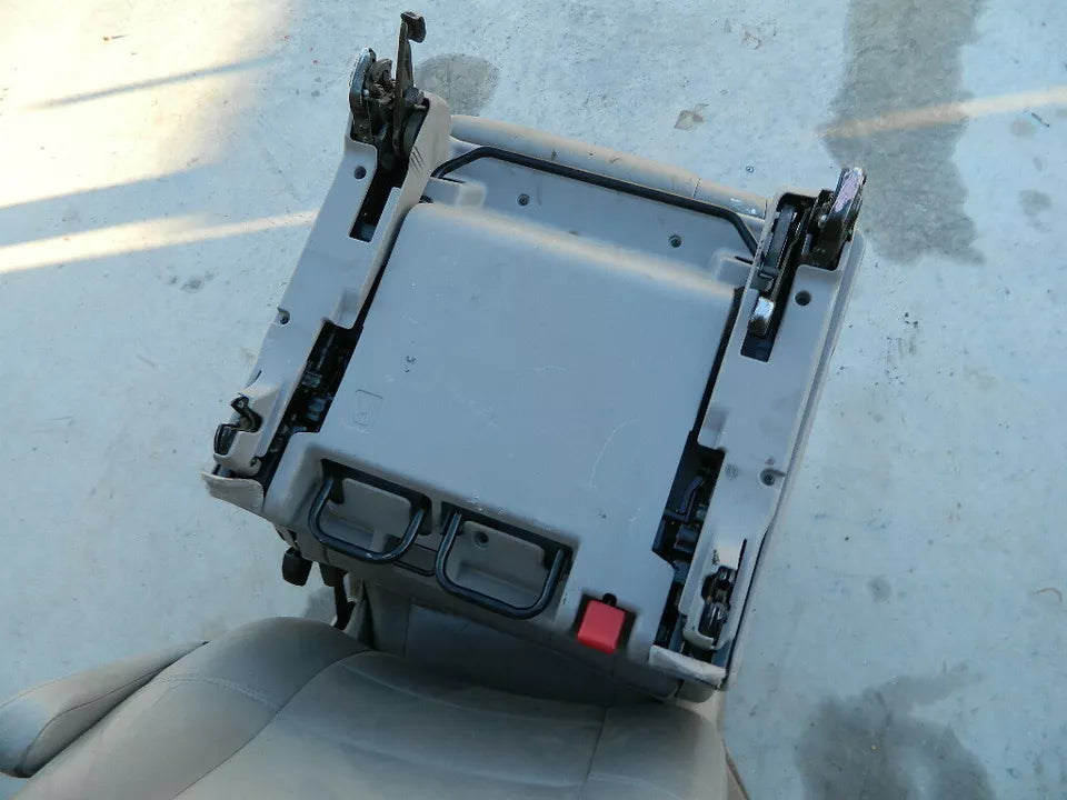 01 02 03 04 05 06 07 TOYOTA SEQUOIA REAR RIGHT PASSENGER SEAT (3RD ROW RIGHT)