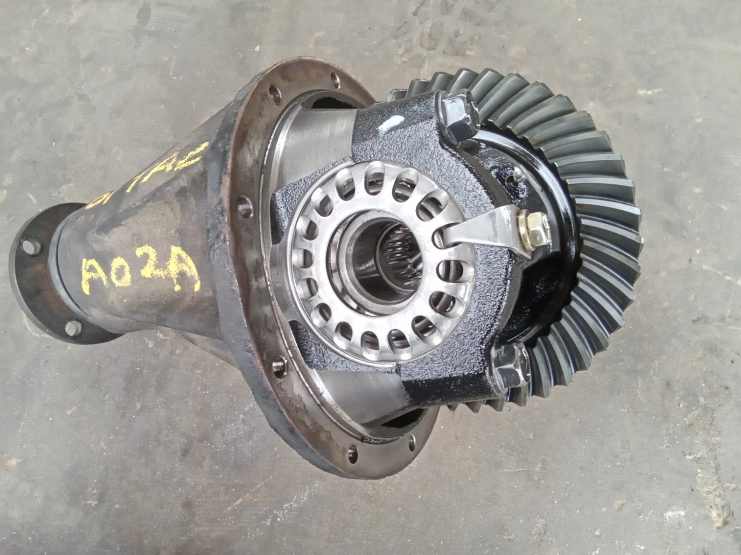 96 - 01 TOYOTA TACOMA REAR DIFFERENTIAL AXLE PUMPKIN 3RD THIRD MEMBER 3.58 41110-35260