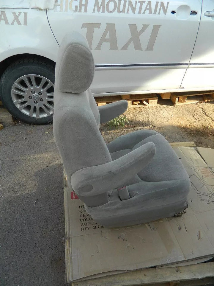 TOYOTA SIENNA REAR RIGHT PASSENGER SEAT (2ND ROW RIGHT) - FABRIC