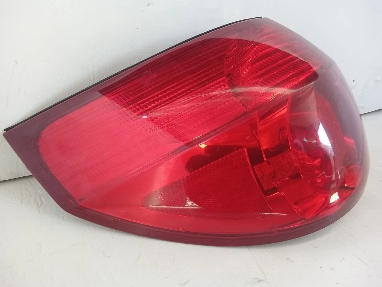 2006-2010 TOYOTA SIENNA TAIL LIGHT REAR LAMP LEFT DRIVER SIDE 81560AE020