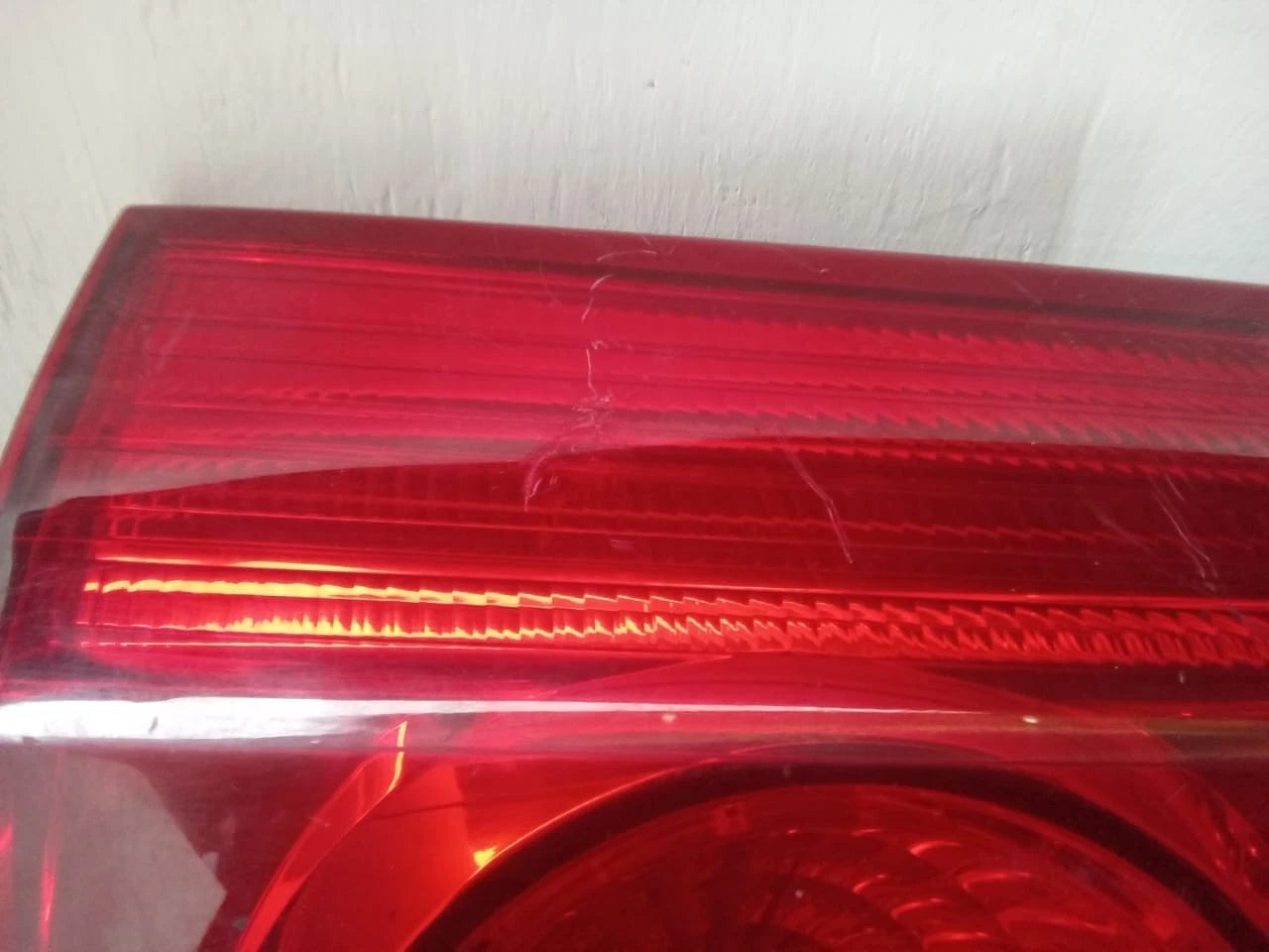 2006 - 2010 TOYOTA SIENNA LID TAIL LIGHT REAR LAMP LEFT DRIVER SIDE 81680-AE020