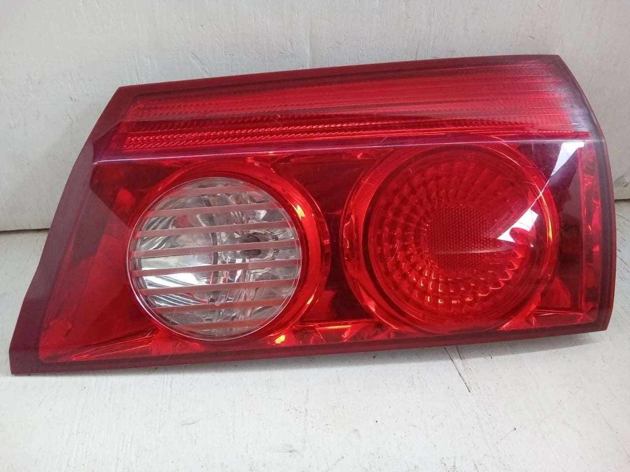 2006-2010 TOYOTA SIENNA LID TAIL LIGHT REAR LAMP RIGHT PASSENGER SIDE 81680AE020