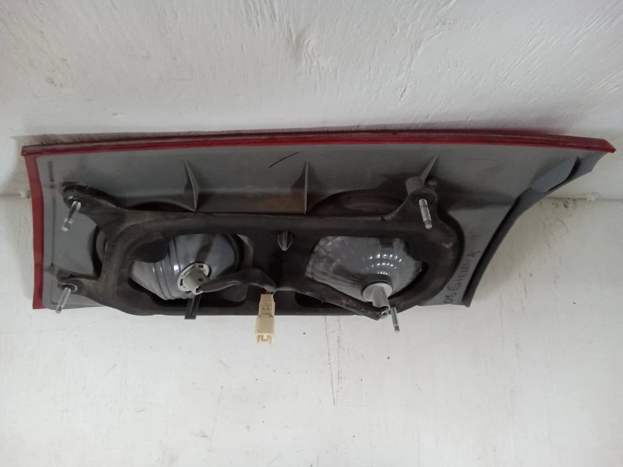 2006 - 2010 TOYOTA SIENNA LID TAIL LIGHT REAR LAMP LEFT DRIVER SIDE 81680-AE020