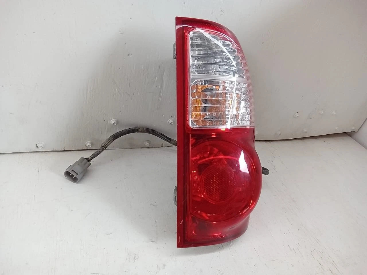 2005-2006 TOYOTA TUNDRA TAIL LIGHT REAR LAMP RIGHT PASSENGER SIDE ACCESS CAB 815500C060