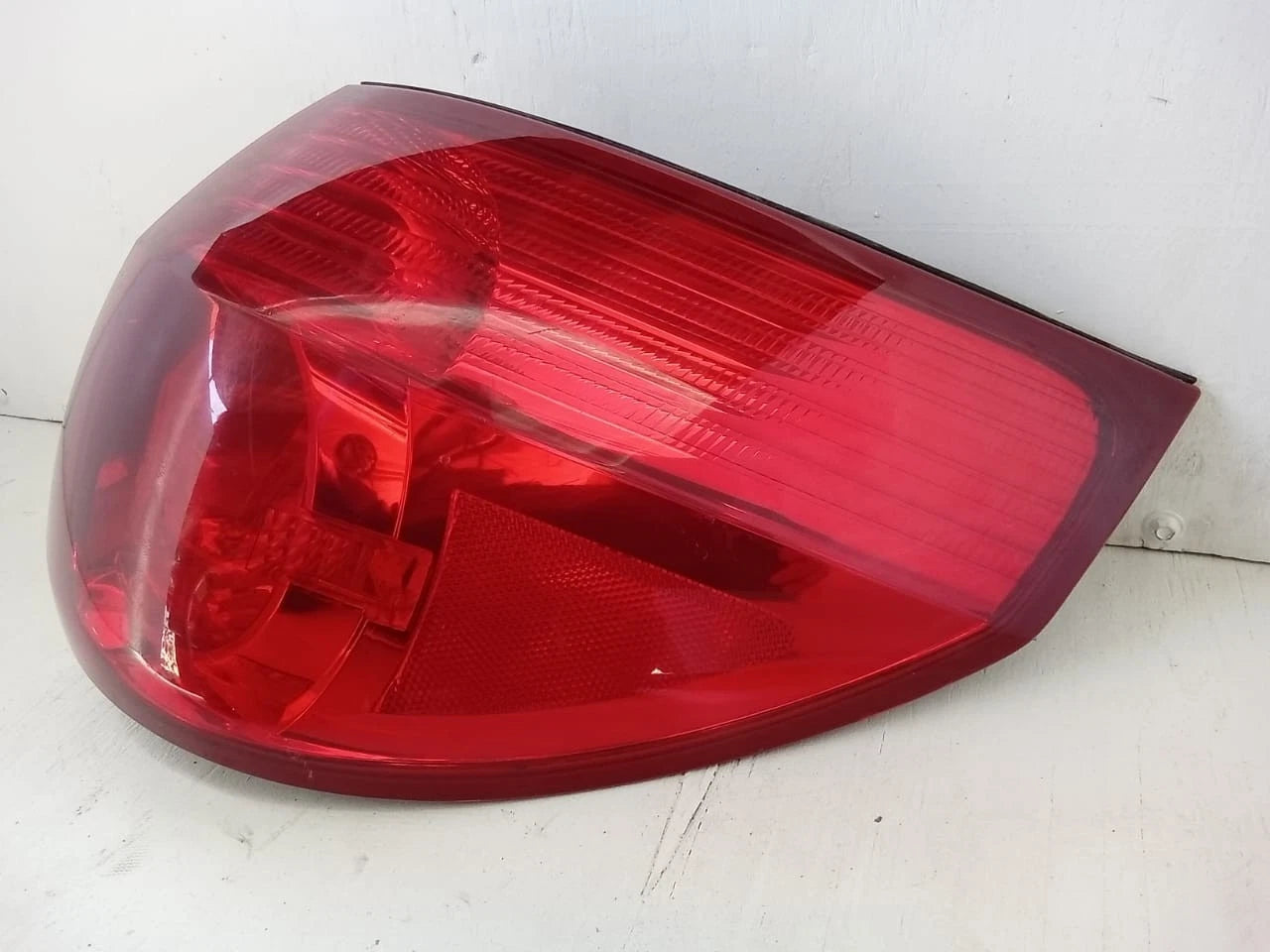 2006-2010 TOYOTA SIENNA TAIL LIGHT REAR LAMP RIGHT PASSENGER SIDE 81550AE020