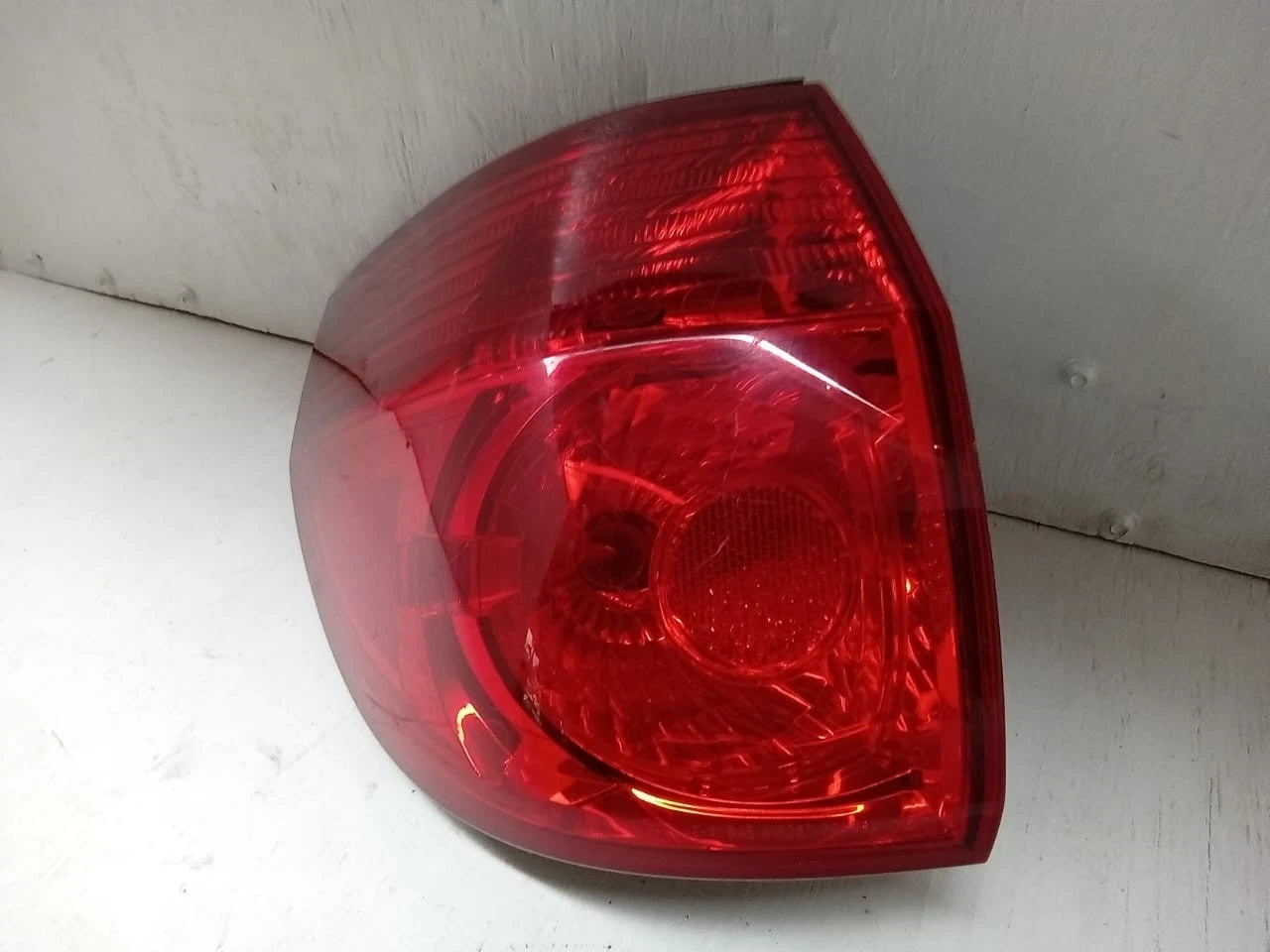 2006-2010 TOYOTA SIENNA TAIL LIGHT REAR LAMP LEFT DRIVER SIDE 81560AE020