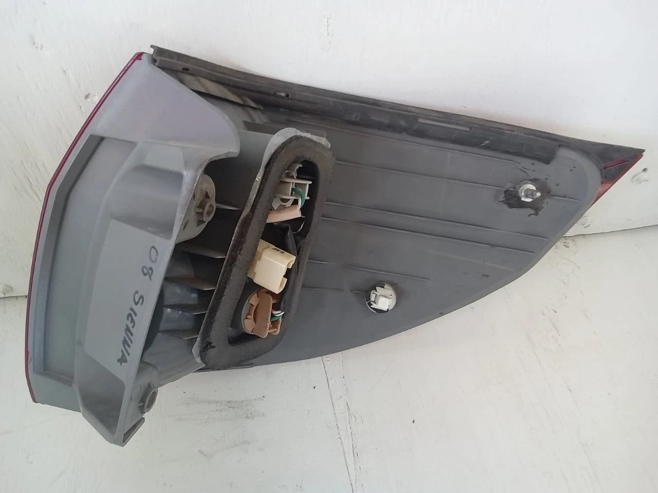 2006-2010 TOYOTA SIENNA TAIL LIGHT REAR LAMP LEFT DRIVER SIDE 81560AE020