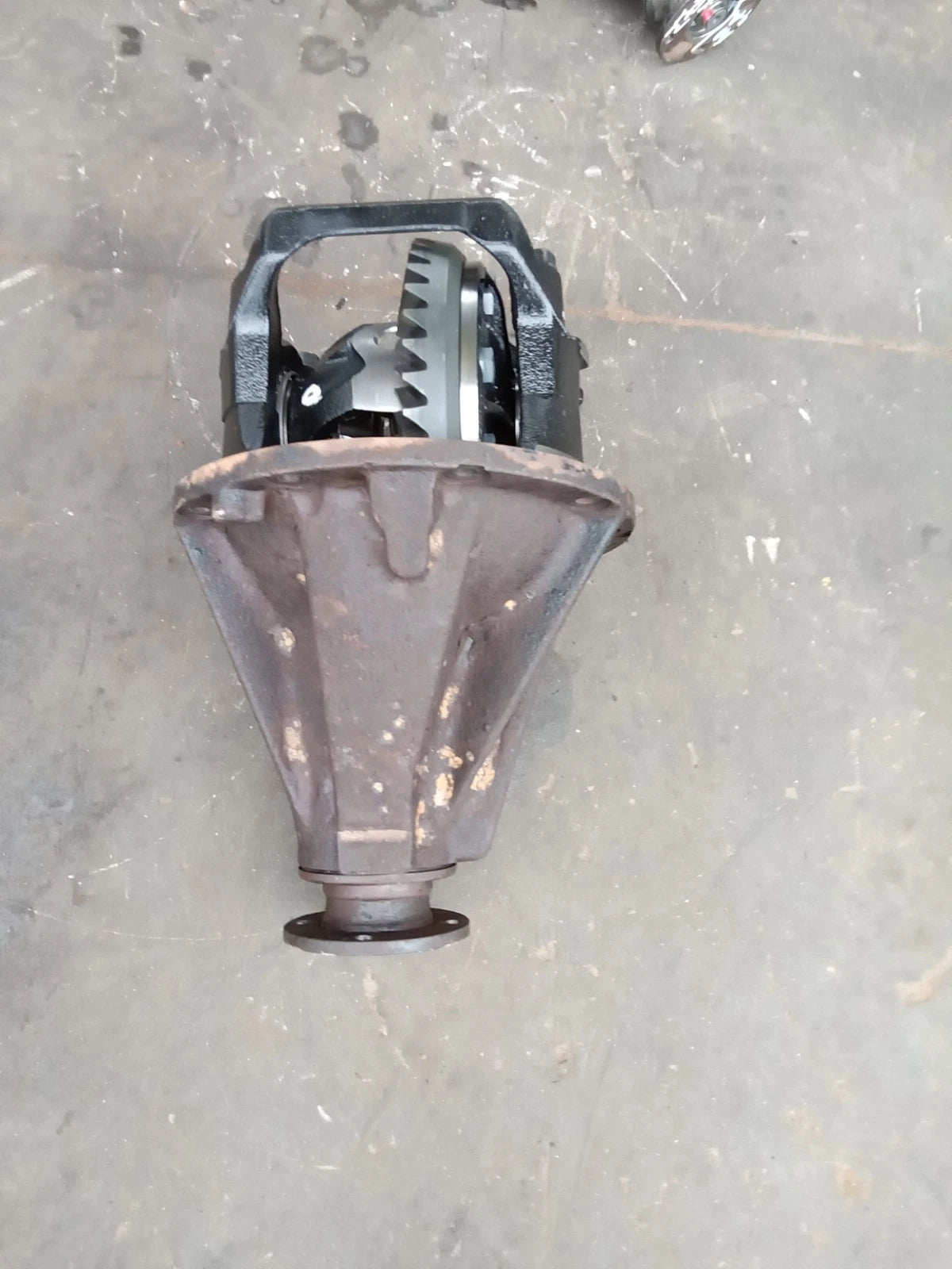 01 -07 TOYOTA SEQUOIA V8 4.7L 4WD REAR DIFFERENTIAL CARRIER 3RD MEMBER 41110-35751