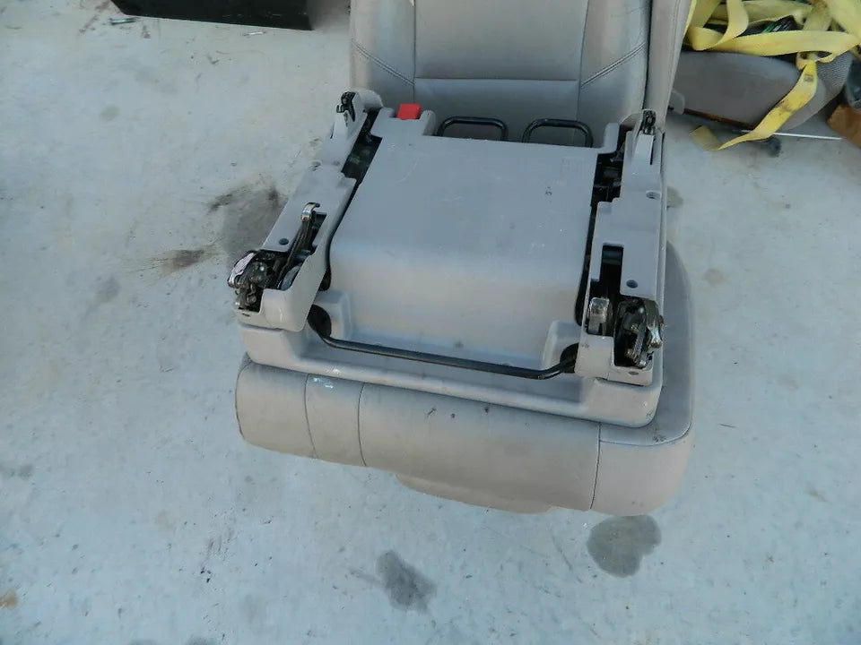 01 02 03 04 05 06 07 TOYOTA SEQUOIA REAR RIGHT PASSENGER SEAT (3RD ROW RIGHT)