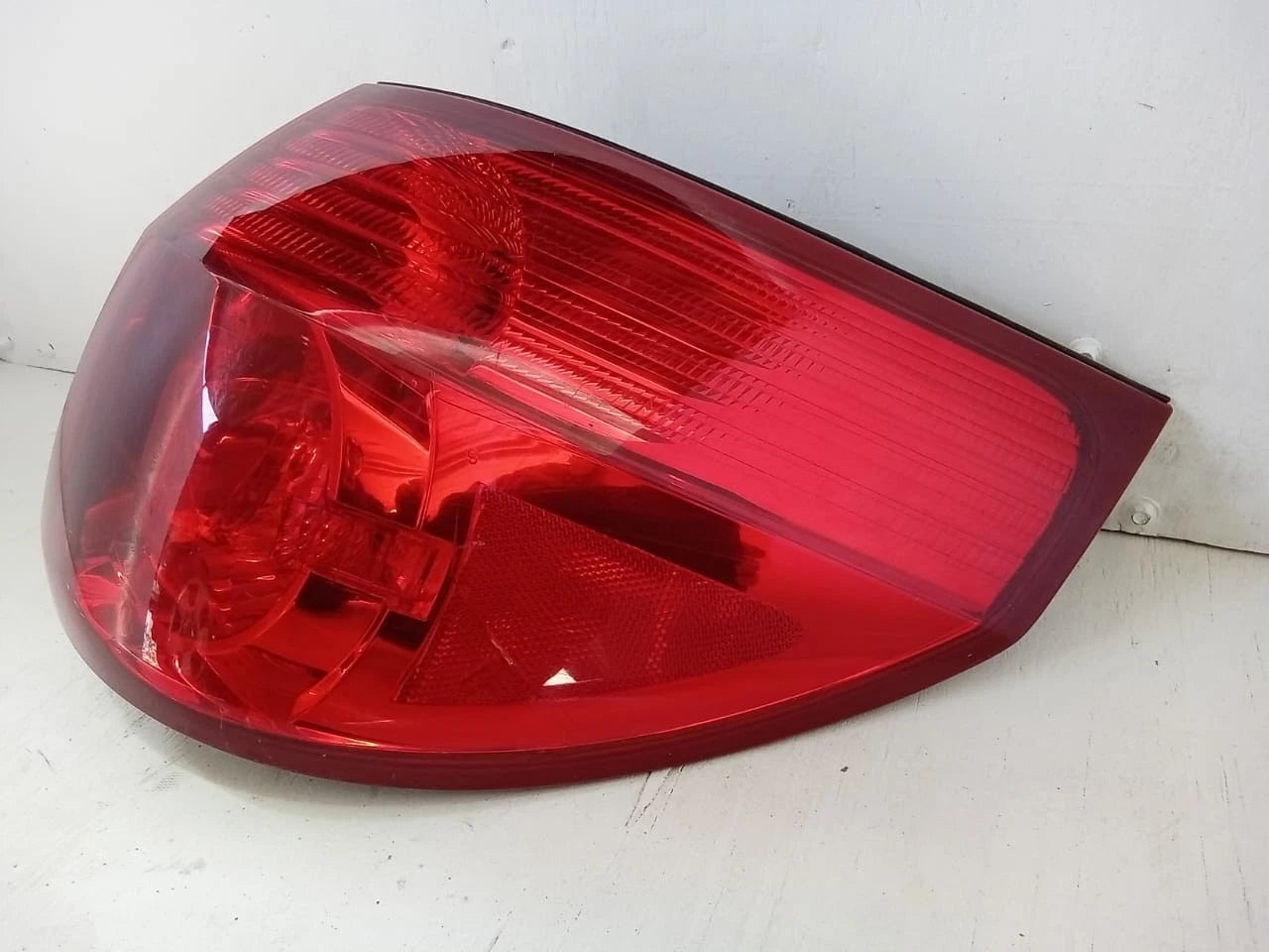 2006-2010 TOYOTA SIENNA TAIL LIGHT REAR LAMP RIGHT PASSENGER SIDE 81550AE020