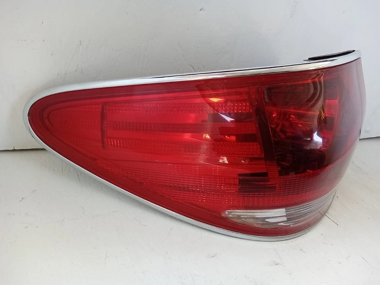 2004-2006 LEXUS ES330 ES 330 TAIL LIGHT REAR LAMP LEFT DRIVER SIDE 8155133430
