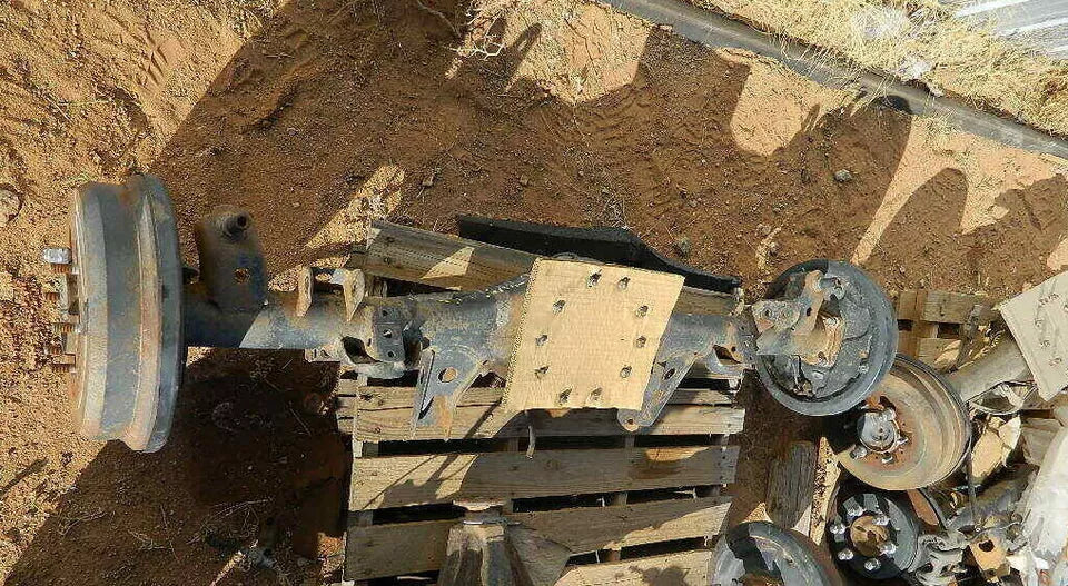 TOYOTA 4RUNNER 2.7L REAR END DIFFERENTIAL AXLE CARRIER HOUSING WITH AXLES ONLY