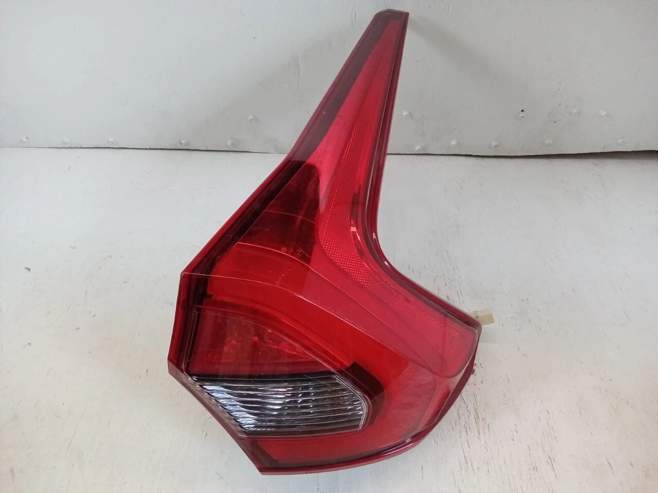 2018-2020 MITSUBISHI ECLIPSE CROSS TAIL LIGHT REAR LAMP RIGHT PASSENGER SIDE 8330B014