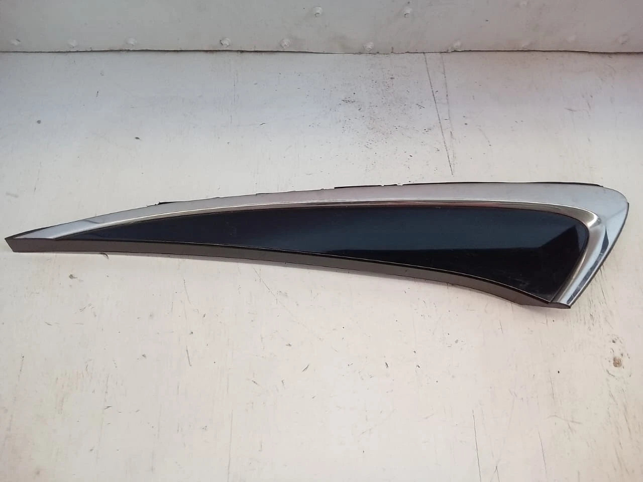 2015-2016 TOYOTA CAMRY LEFT LH SIDE REAR PILLAR TRIM MOLDING OEM 75056-06010