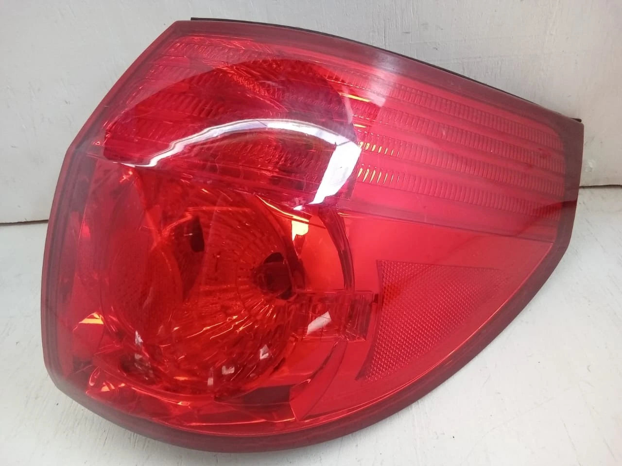 2006-2010 TOYOTA SIENNA TAIL LIGHT REAR LAMP RIGHT PASSENGER SIDE 81550AE020