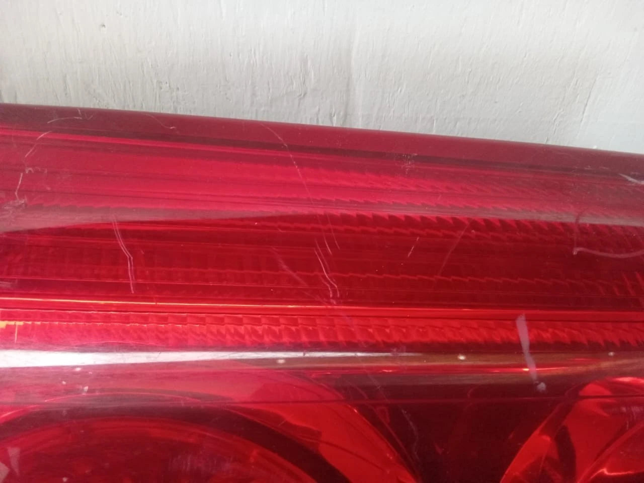 2006 - 2010 TOYOTA SIENNA LID TAIL LIGHT REAR LAMP LEFT DRIVER SIDE 81680-AE020