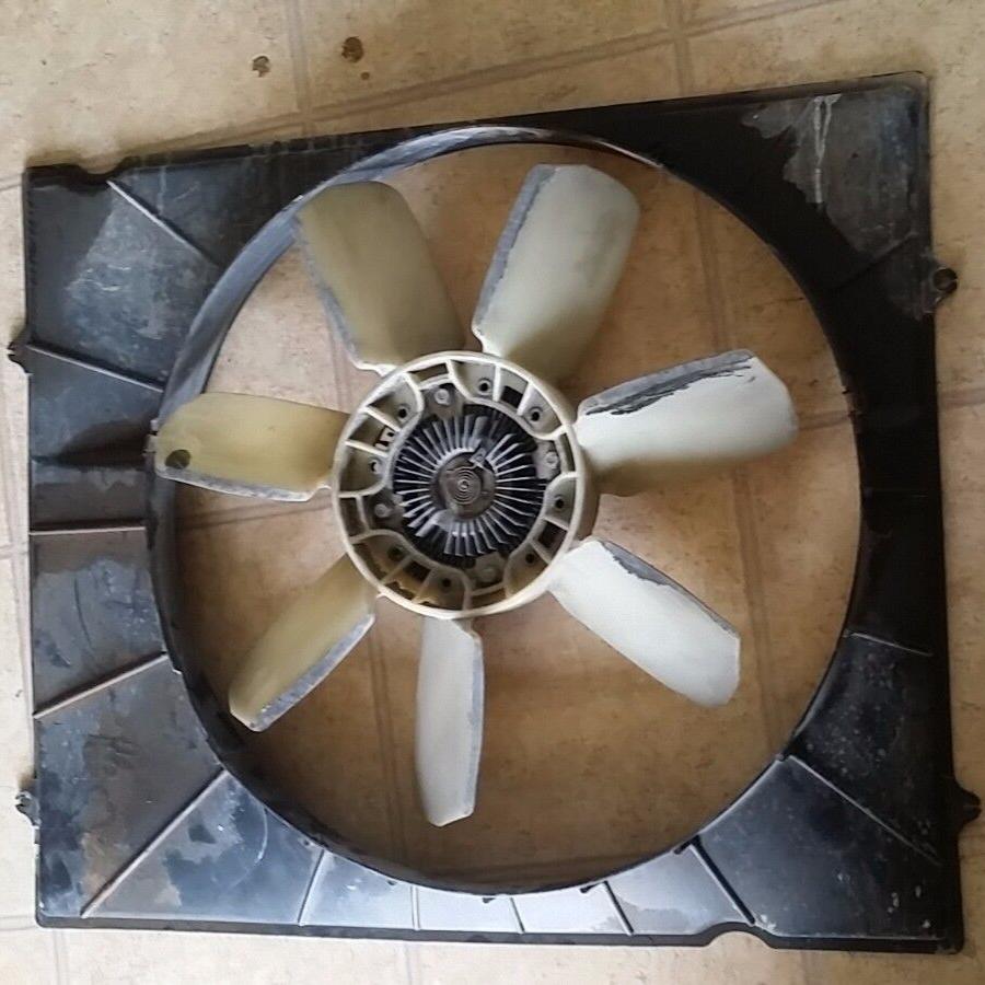 2001-2007 TOYOTA SEQUOIA FAN SHROUD & FAN CLUTCH ASSEMBLY - USED GOOD CONDITION