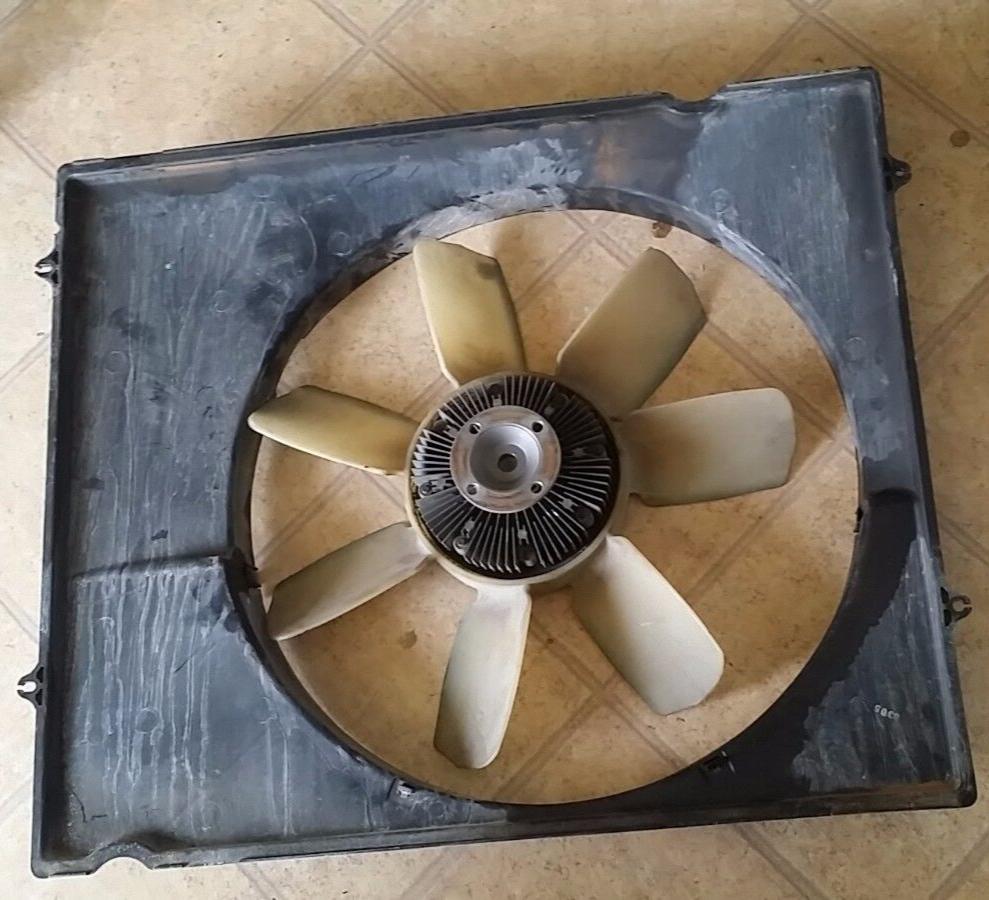 2001-2007 TOYOTA SEQUOIA FAN SHROUD & FAN CLUTCH ASSEMBLY - USED GOOD CONDITION