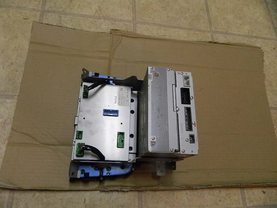 2007 07 2008 08 ACURA TL NAVIGATION SYSTEM DVD PLAYER AND RADIO SYSTEM SCREEN