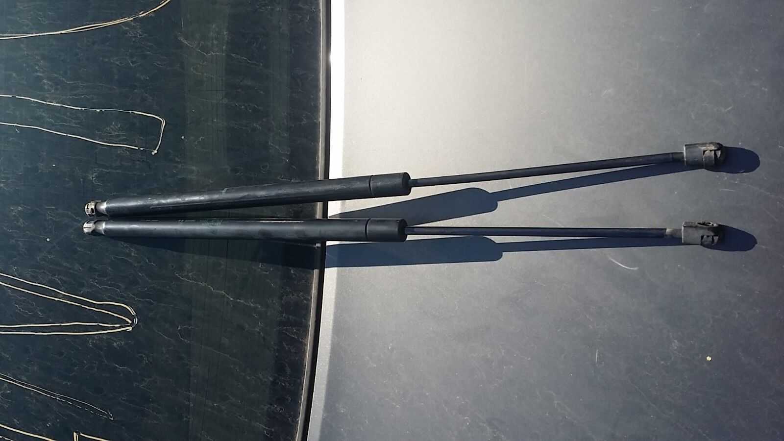 Toyota Sienna tailgate