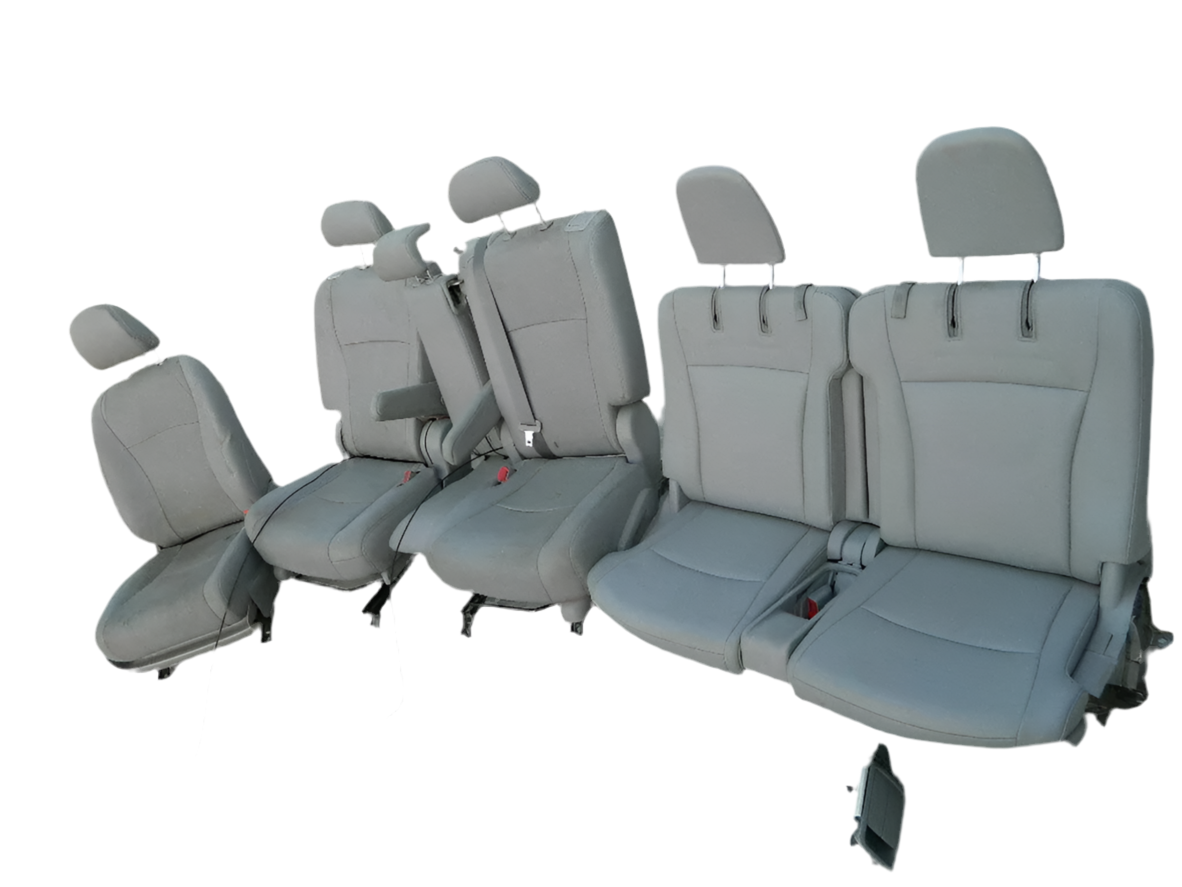 TOYOTA HIGHLANDER LEATHER SEATS - SET OF 5 ( FRONT PASSENGER 2ND & 3RD ROW)SEATS