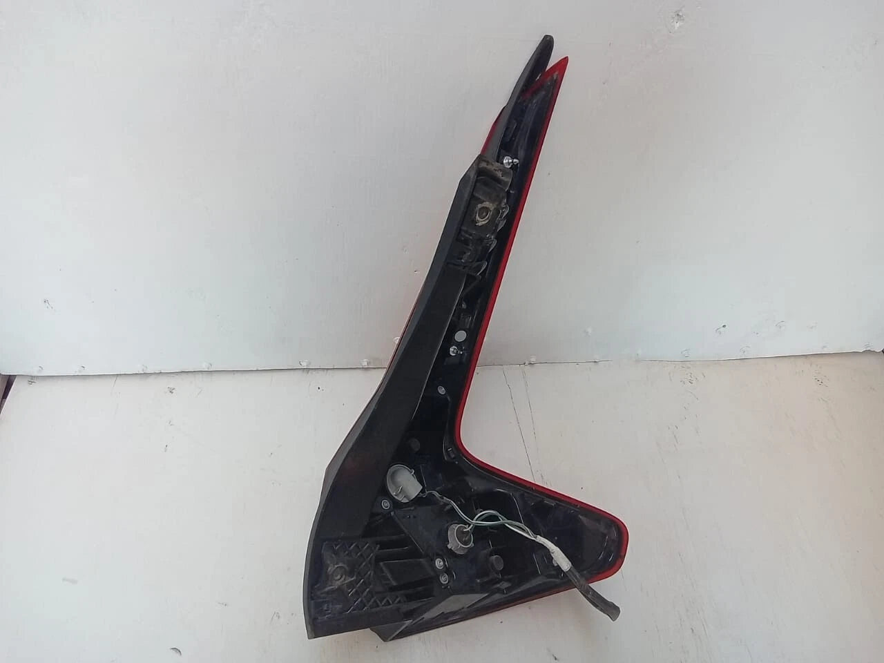 2018-2020 MITSUBISHI ECLIPSE CROSS TAIL LIGHT REAR LAMP LEFT DRIVER SIDE 8330B014