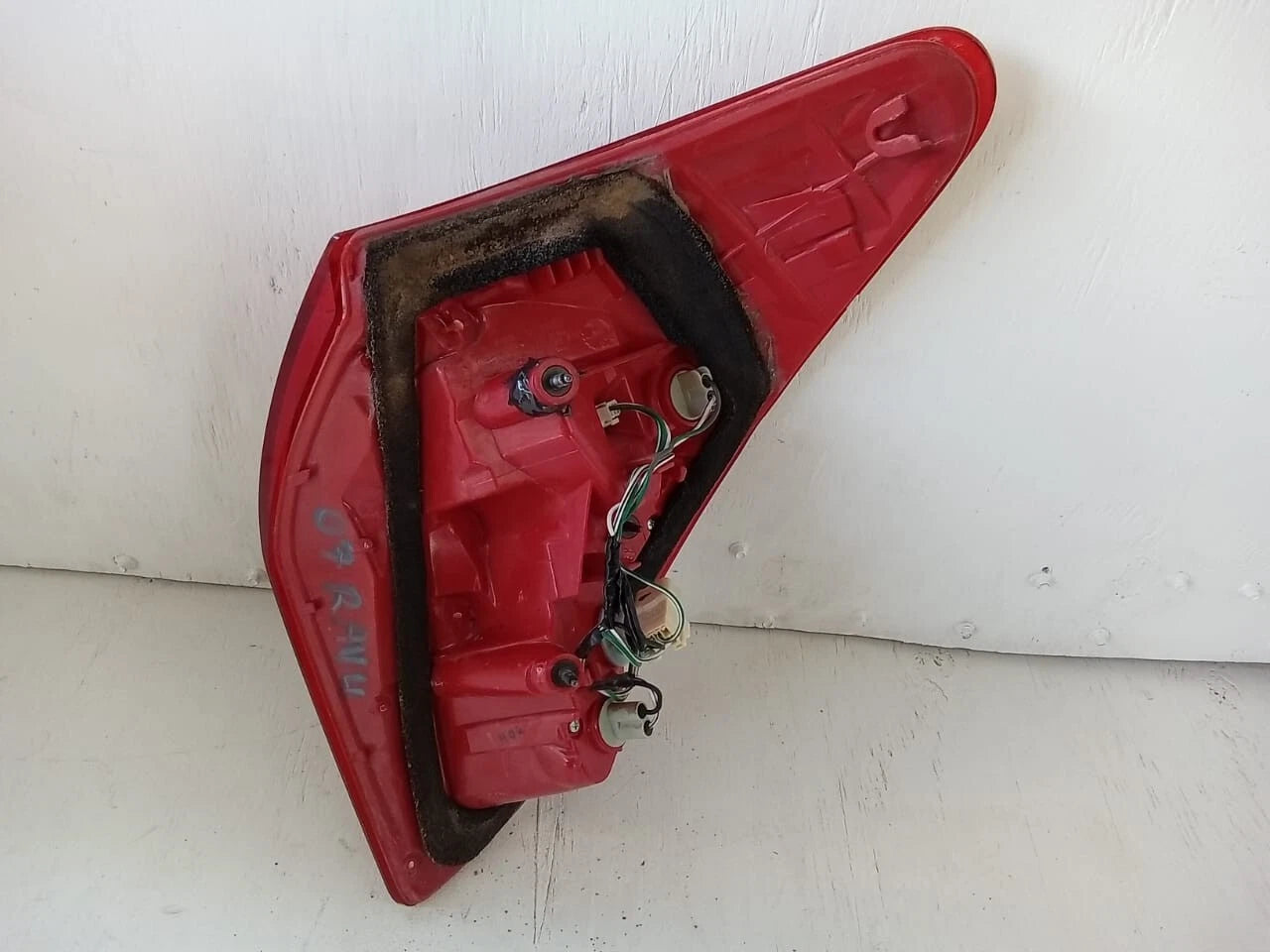 2006-2008 TOYOTA RAV4 TAIL LIGHT REAR LAMP LEFT DRIVER SIDE 81561-42100