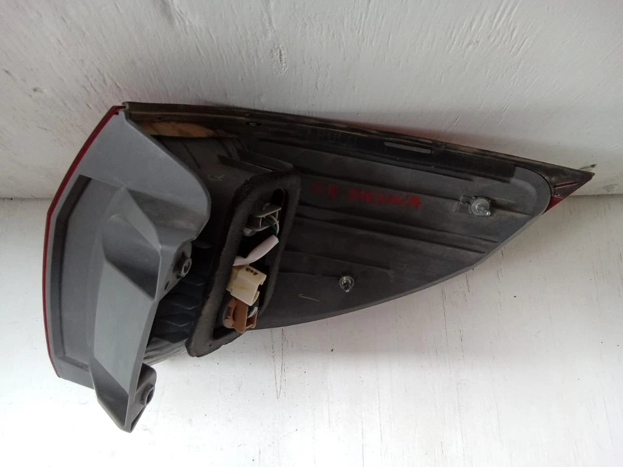 2006-2010 TOYOTA SIENNA TAIL LIGHT REAR LAMP LEFT DRIVER SIDE 81560AE020