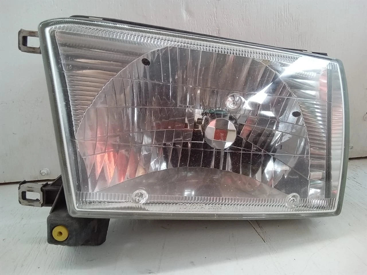 1999- 2002 TOYOTA 4RUNNER HEADLIGHT HEADLAMP LEFT DRIVER SIDE - 9922670005