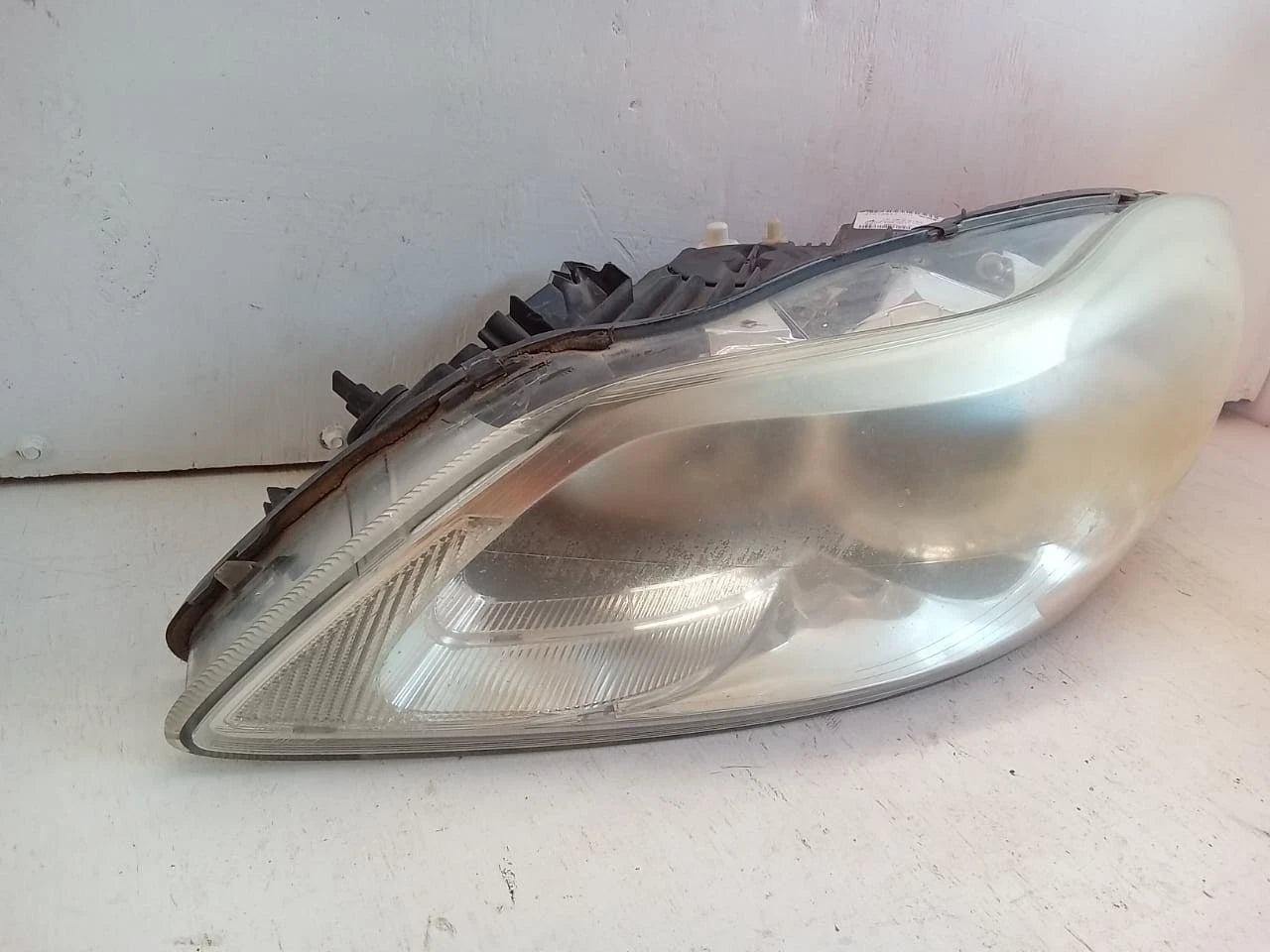 2011 - 2013 VOLVO C30 T5 HEADLIGHT HEADLAMP LEFT DRIVER SIDE - LE08F6184 31214812