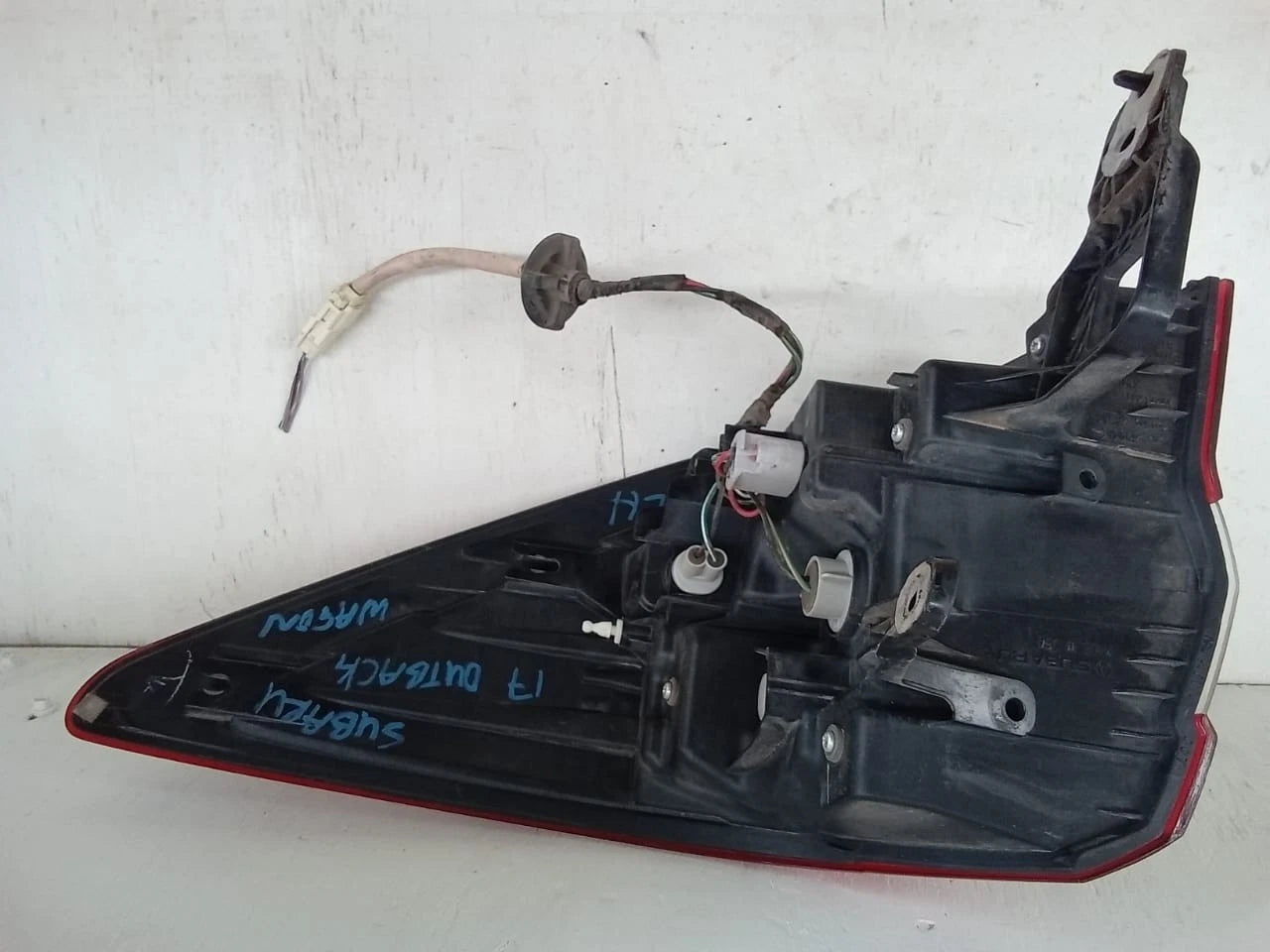 2015-2019 SUBARU OUTBACK WAGON TAIL LIGHT REAR LAMP LEFT DRIVER SIDE 84912AL06A