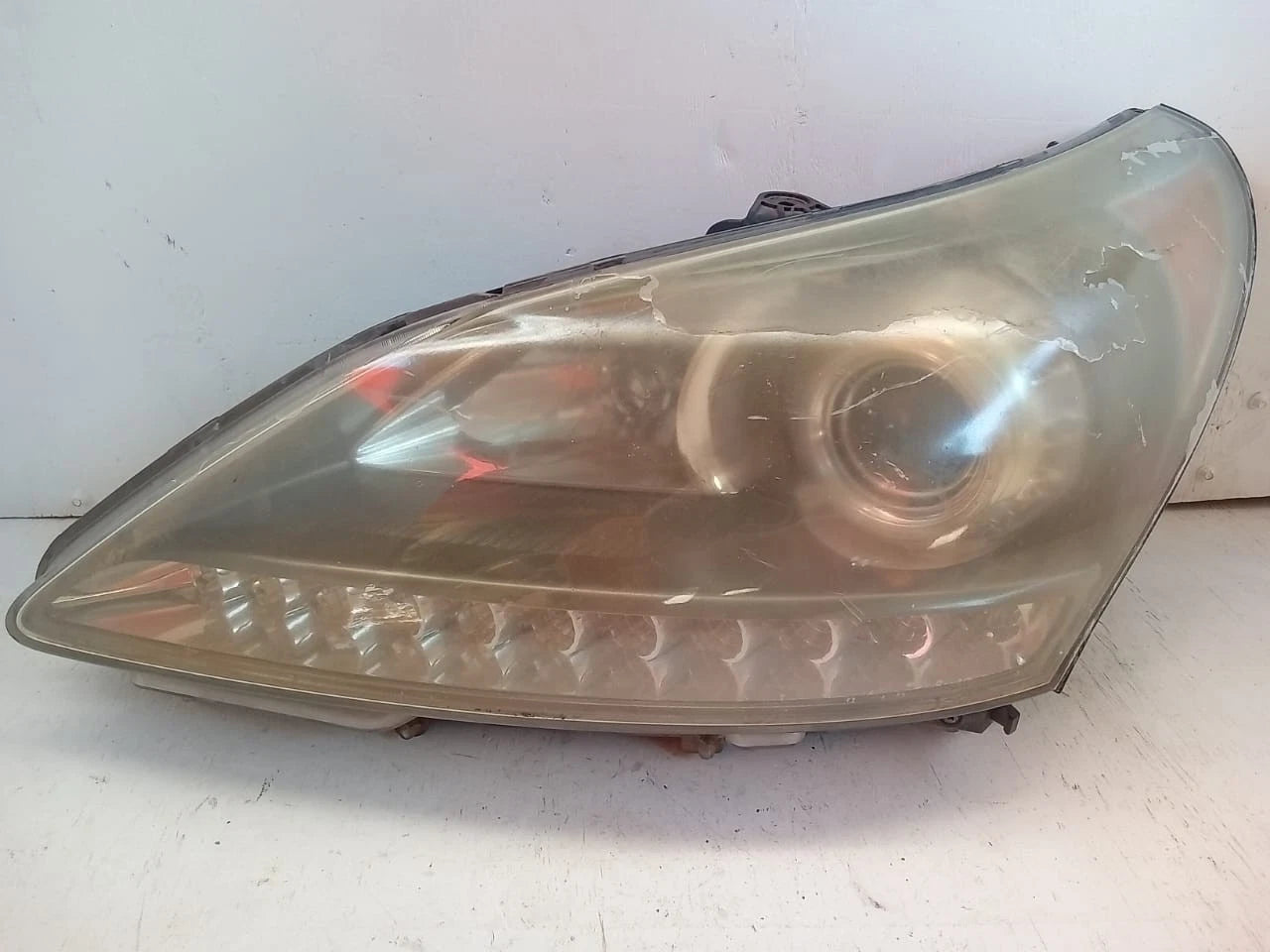 2011 - 2013 HYUNDAI EQUUS HEADLIGHT HEADLAMP LEFT DRIVER SIDE - 00040547 921013N030