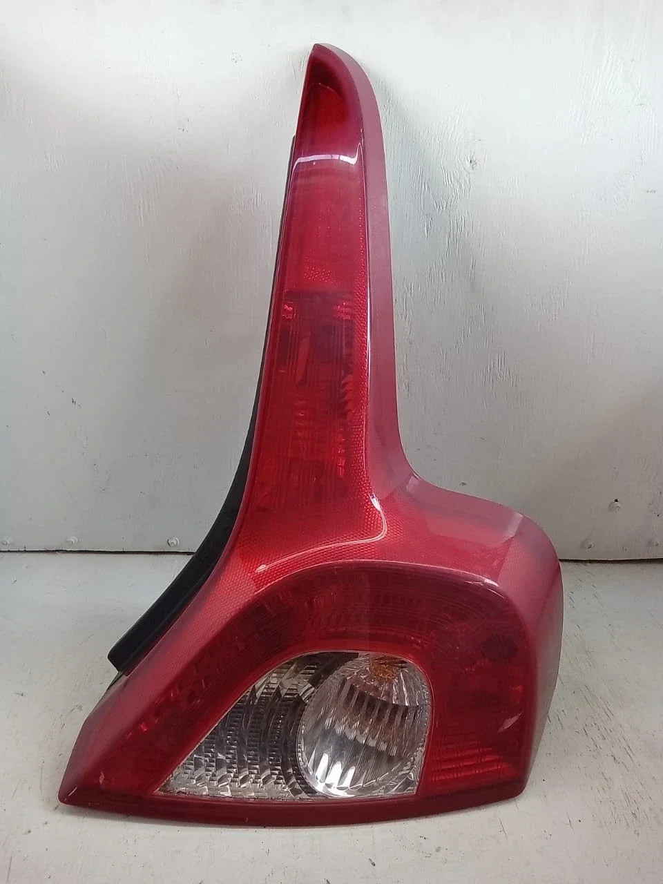 2007-2013 VOLVO C30 T5 rear right passenger side tail light assembly red lens black housing