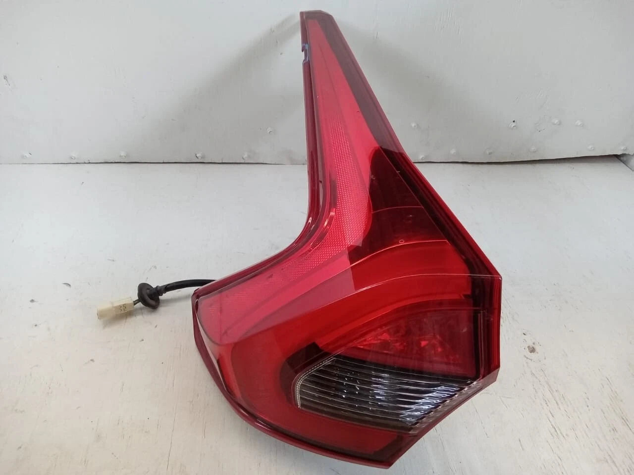 2018-2020 MITSUBISHI ECLIPSE CROSS TAIL LIGHT REAR LAMP LEFT DRIVER SIDE 8330B014