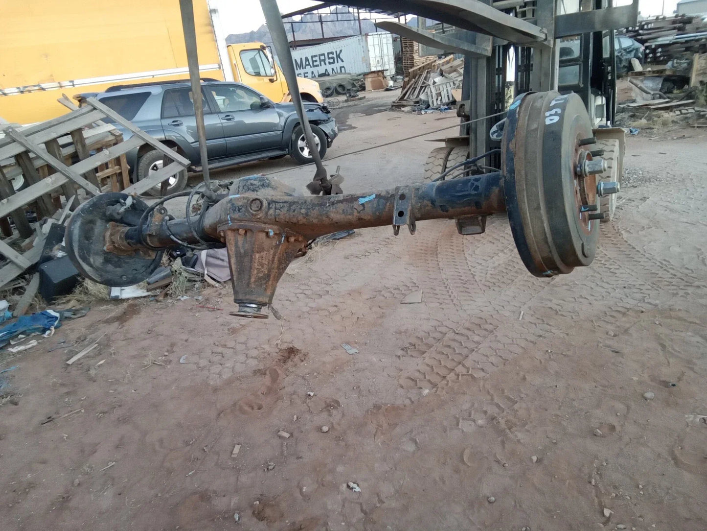 Rear end differential axle for 00-06 Toyota Tundra ACC Cab 4.7L 2WD A01A