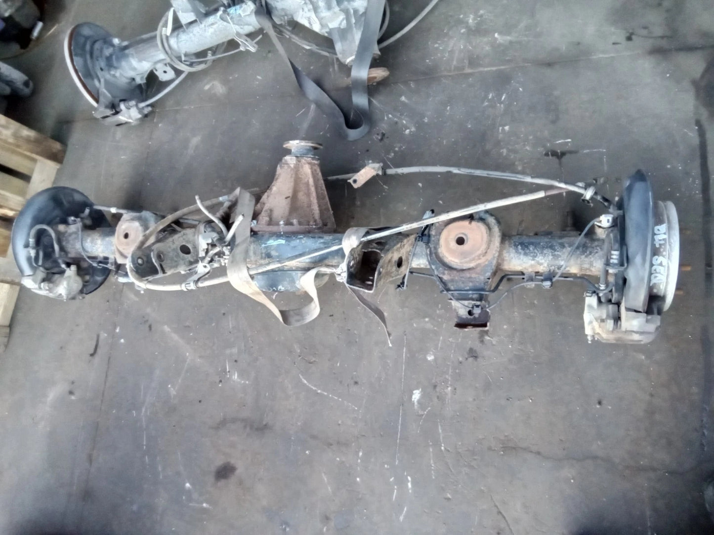 01 02 03 04 TOYOTA SEQUOIA REAR END DIFFERENTIAL AXLE CARRIER A/TM A01A 4WD 4X4