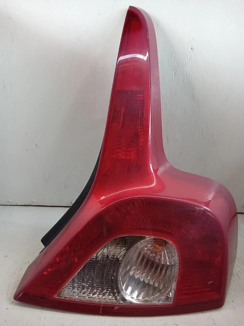 2007-2013 VOLVO C30 T5 right rear tail light assembly with red lens and black housing