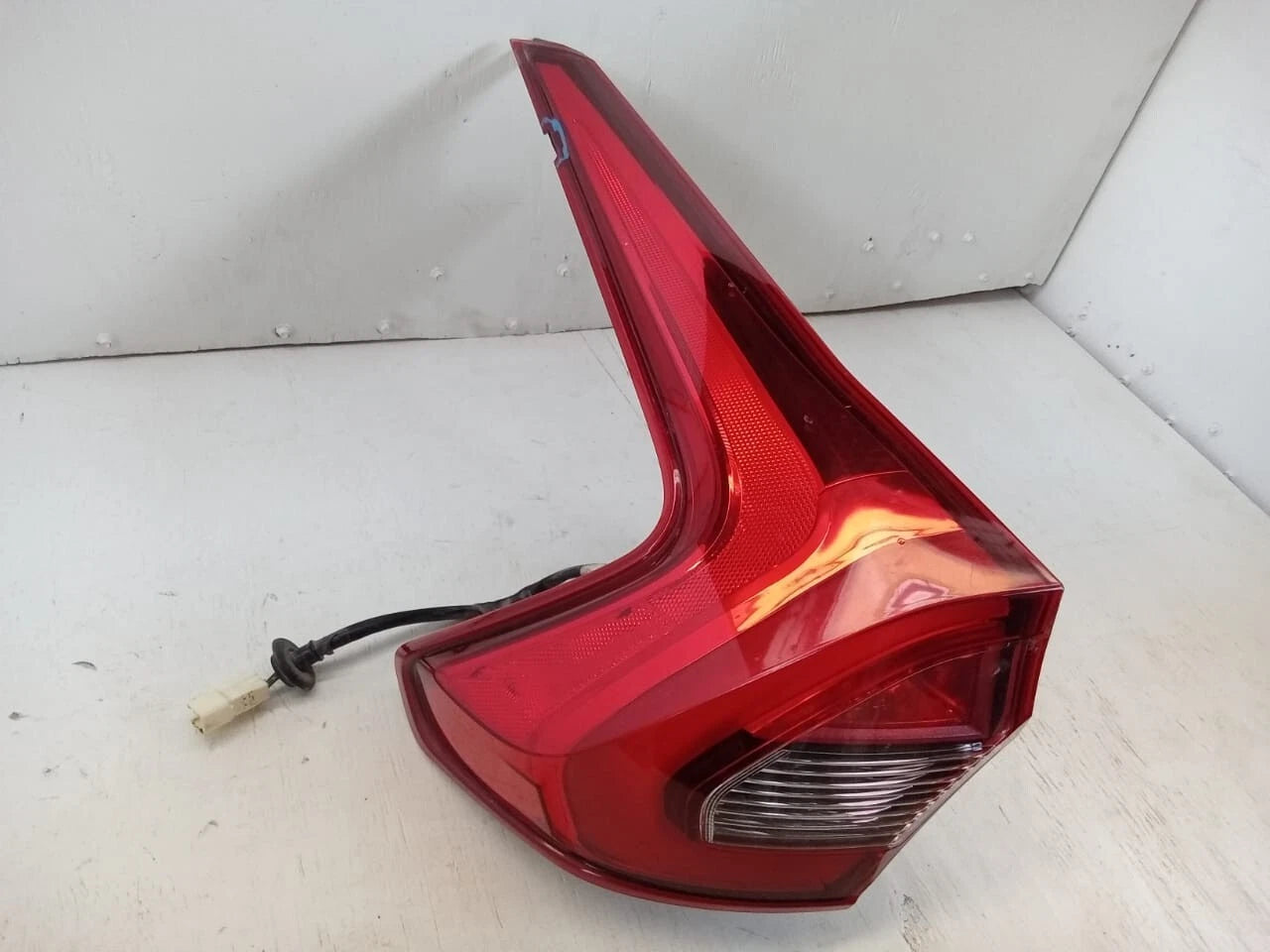 2018-2020 MITSUBISHI ECLIPSE CROSS TAIL LIGHT REAR LAMP LEFT DRIVER SIDE 8330B014