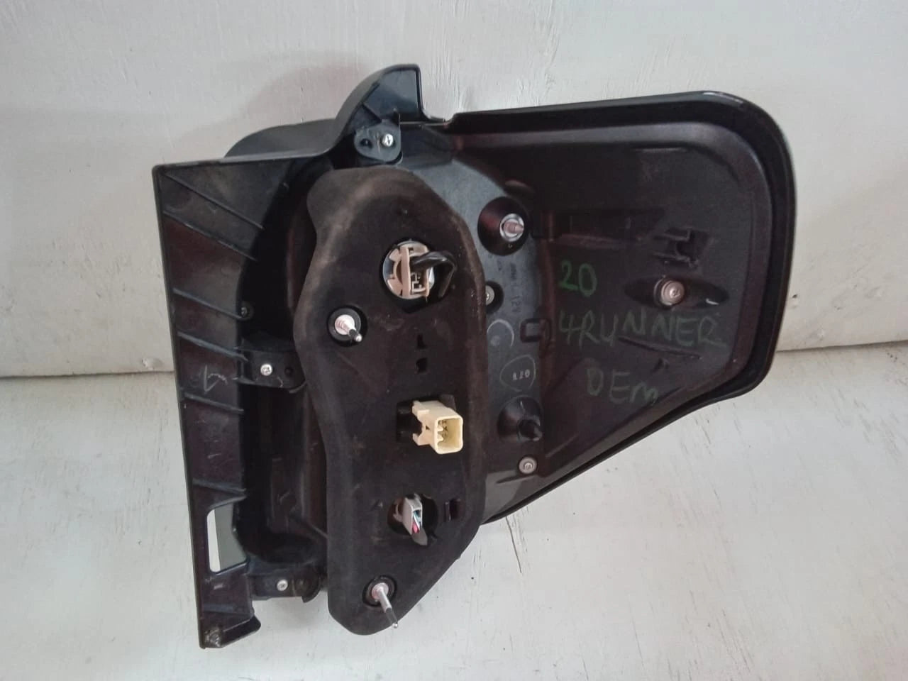 2014-2022 TOYOTA 4RUNNER REAR LAMP LEFT DRIVER SIDE - OEM 8156135392
