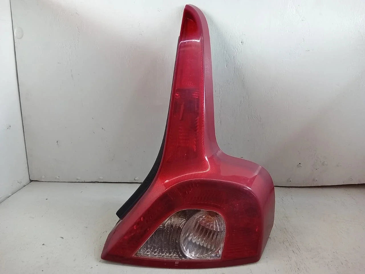 2007-2013 Volvo C30 T5 right rear tail light assembly with red lens and black housing