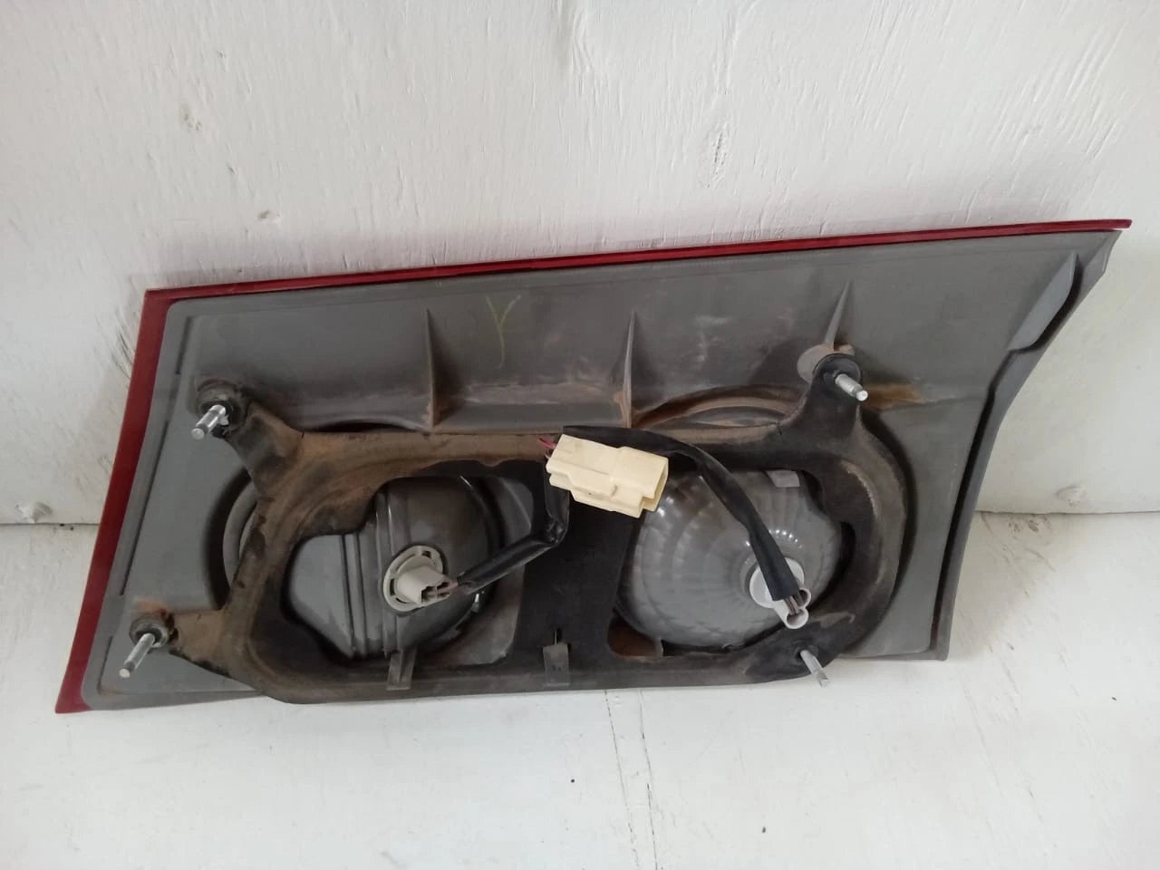 2006 - 2010 TOYOTA SIENNA LID TAIL LIGHT REAR LAMP LEFT DRIVER SIDE 81680-AE020