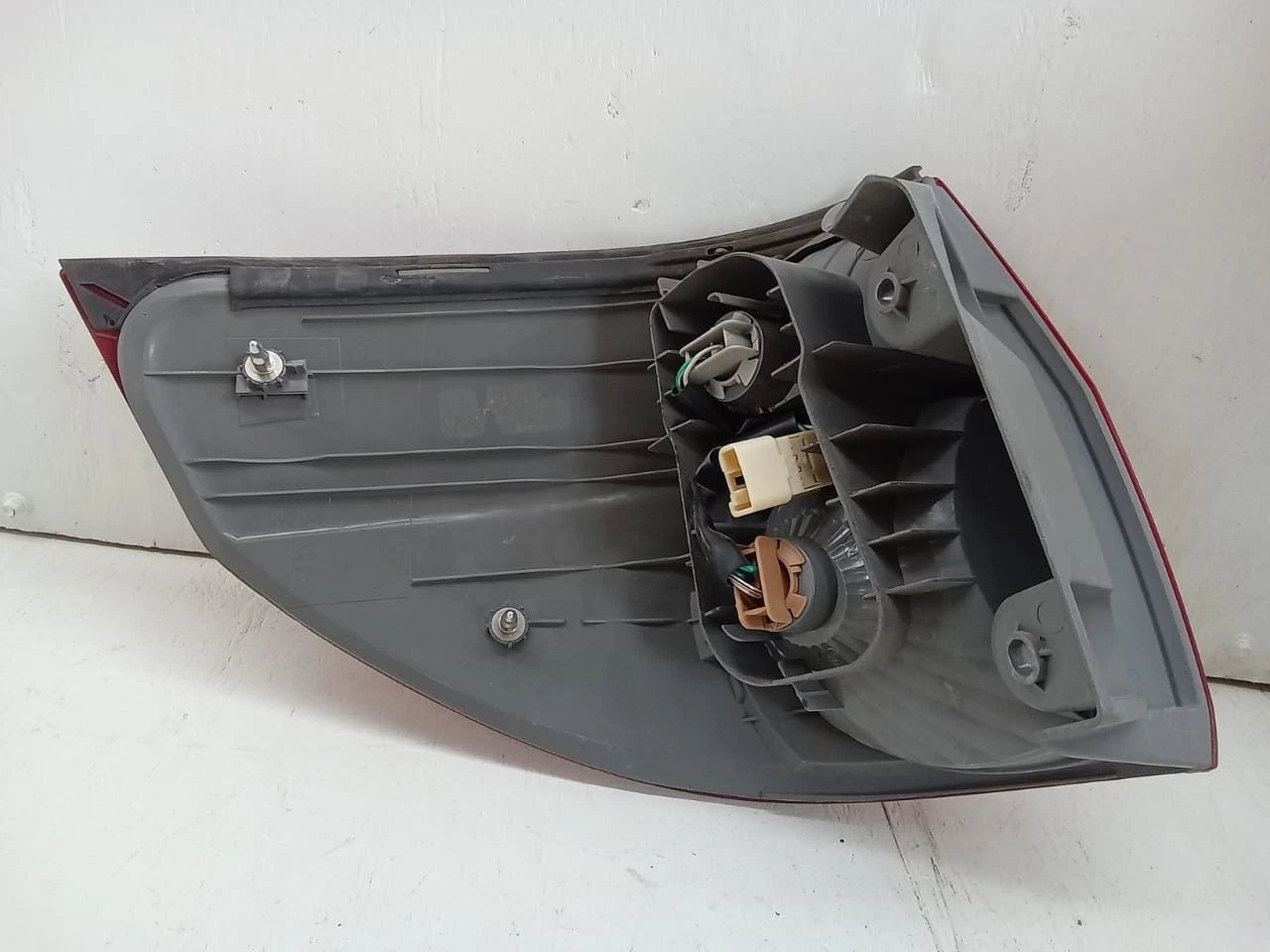 2006-2010 TOYOTA SIENNA TAIL LIGHT REAR LAMP RIGHT PASSENGER SIDE 81550AE020